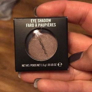 MAC single eye shadow, satin taupe, Frost